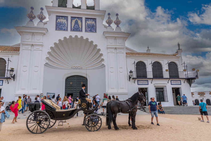 Huelva - El Rocío 11 - santuario de Nuestra Señora del Rocío.jpg